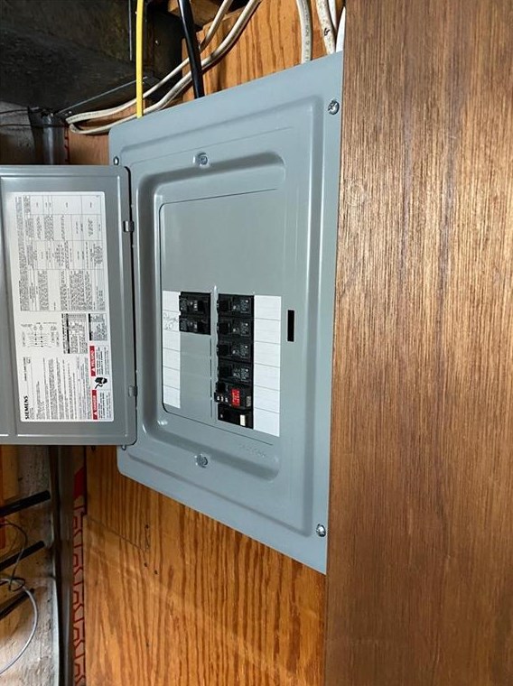 295 Lawnacre Dr, Cranston RI 02920-5928 exterior