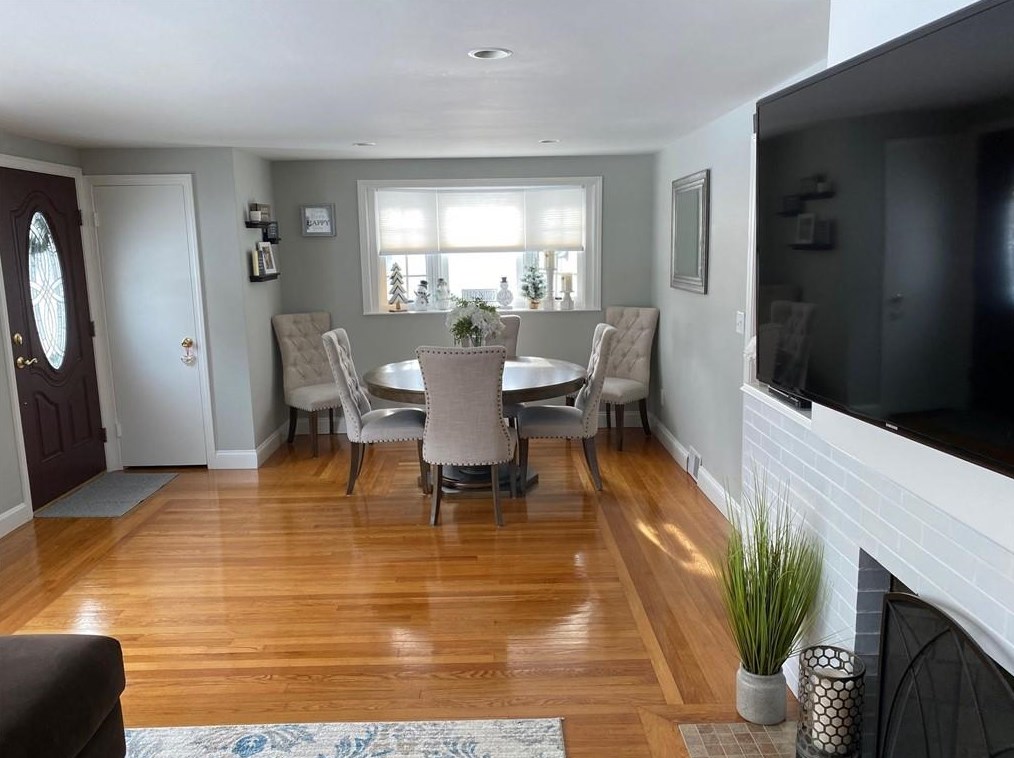 295 Lawnacre Dr, Cranston RI 02920-5928 exterior