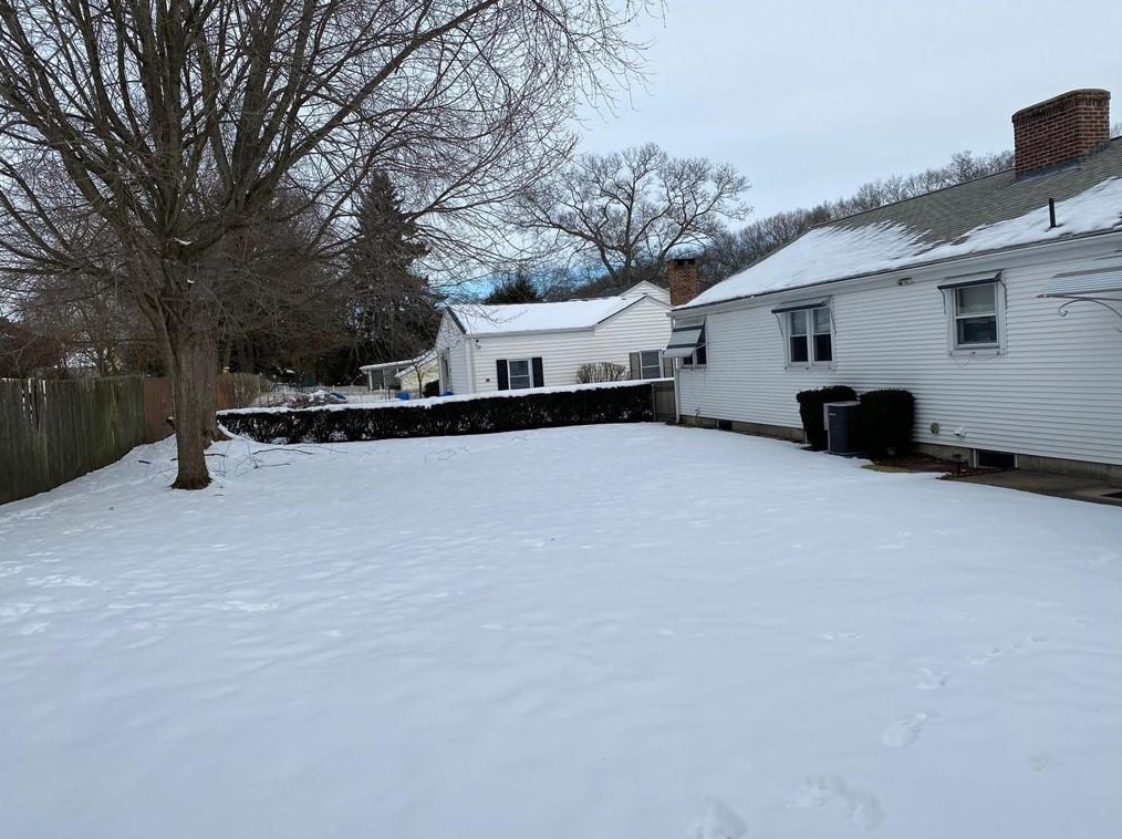 295 Lawnacre Dr, Cranston RI 02920-5928 exterior