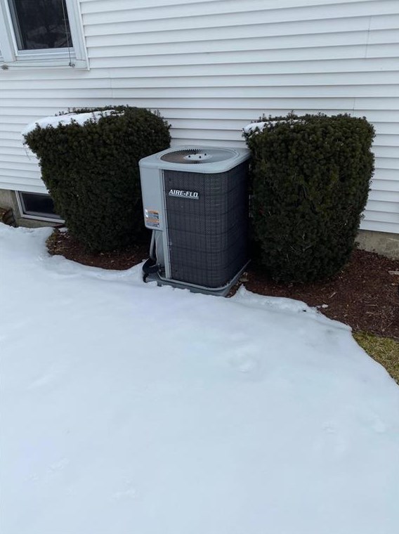 295 Lawnacre Dr, Cranston RI 02920-5928 exterior