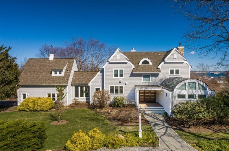 1 Aquidneck Ct, Jamestown RI  02835-1846 exterior