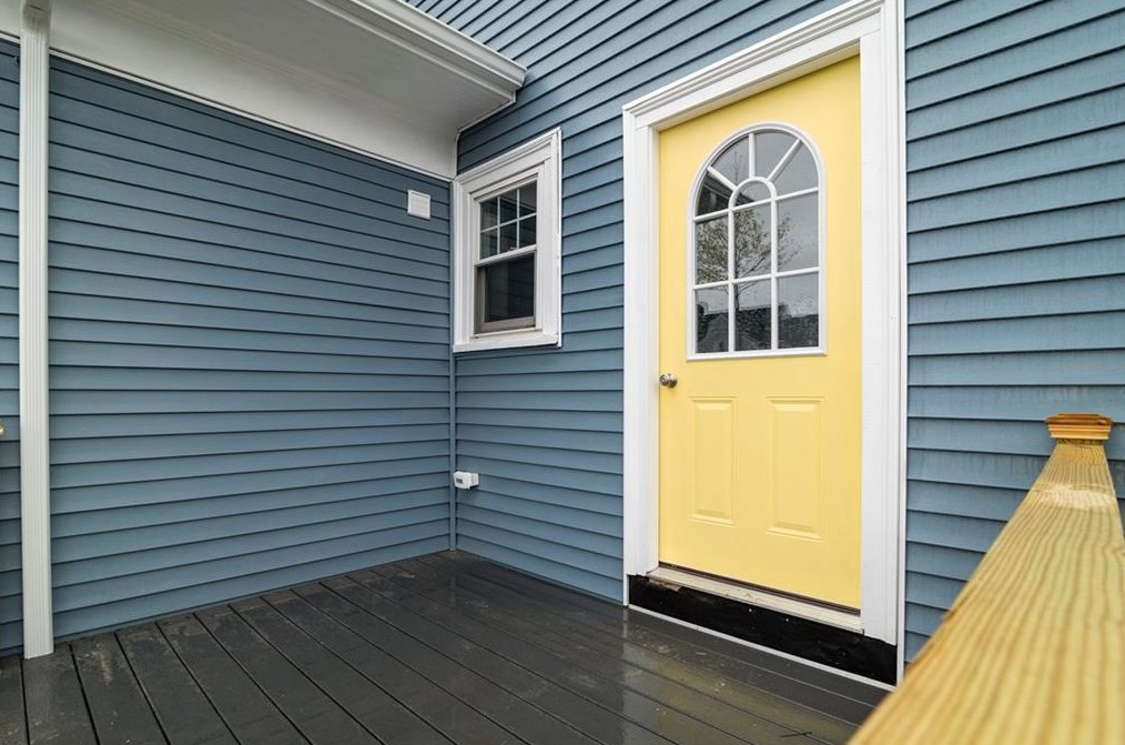 55 Friendly Rd, Cranston RI  02910-1217 exterior