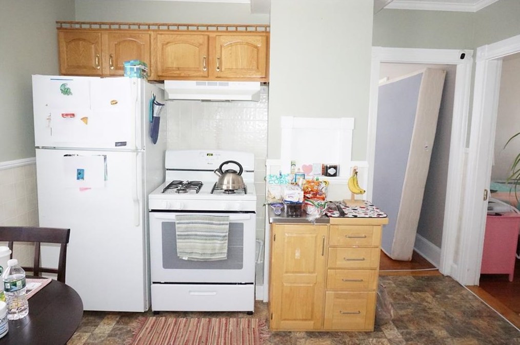 136 Laurens St, Cranston RI 02910-3532 exterior