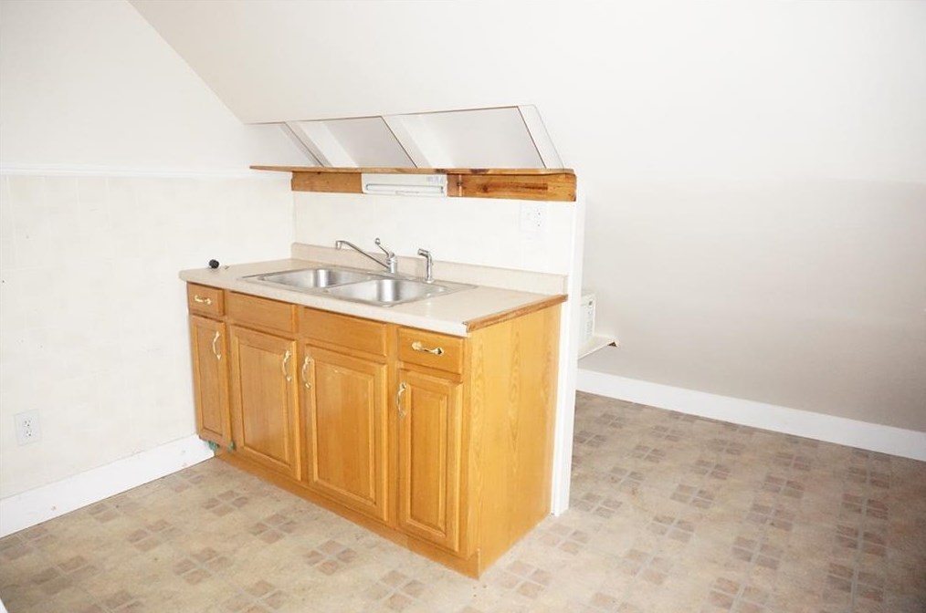 136 Laurens St, Cranston RI 02910-3532 exterior