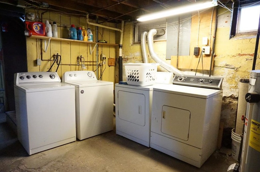 136 Laurens St, Cranston RI 02910-3532 exterior