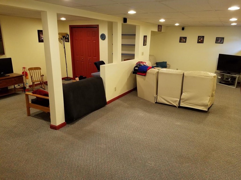 79 Vincent Way, Cranston RI  02921-2580 exterior