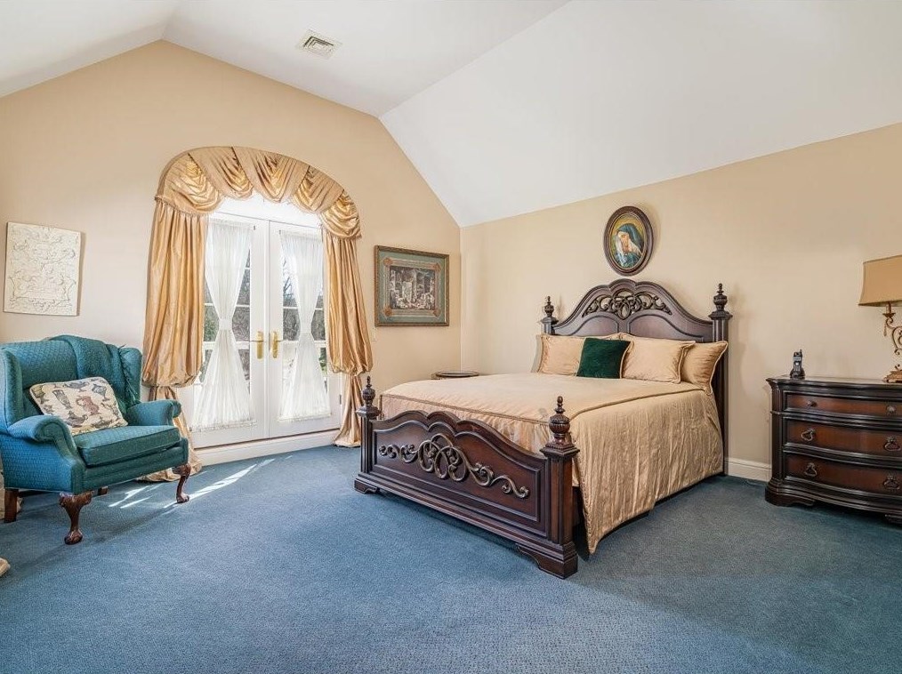 5 Mawney Brook Rd, Warwick, RI 02818