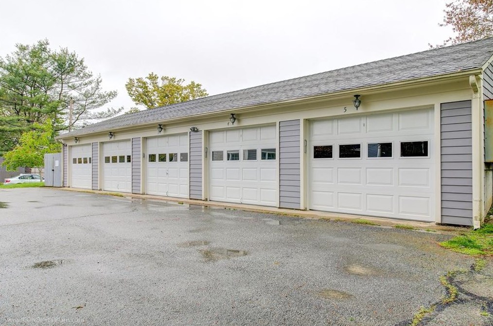 5 Bristol Woods Dr, Bristol RI  exterior