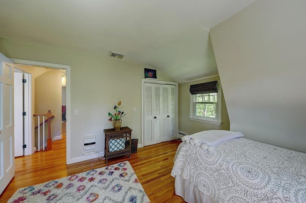 21 Lake Dr, Barrington RI  02806-2811 exterior