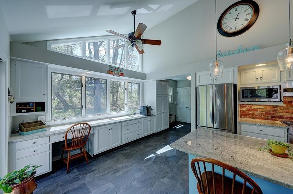 21 Lake Dr, Barrington RI  02806-2811 exterior