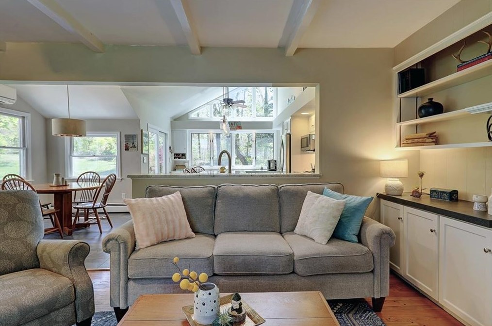 21 Lake Dr, Barrington RI  02806-2811 exterior