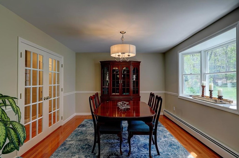 21 Lake Dr, Barrington RI  02806-2811 exterior