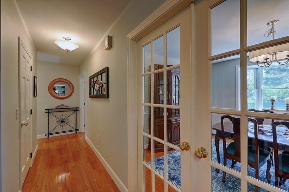 21 Lake Dr, Barrington RI  02806-2811 exterior