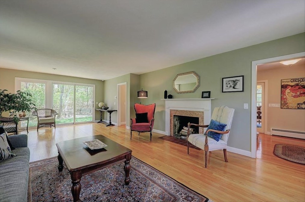 21 Lake Dr, Barrington RI  02806-2811 exterior