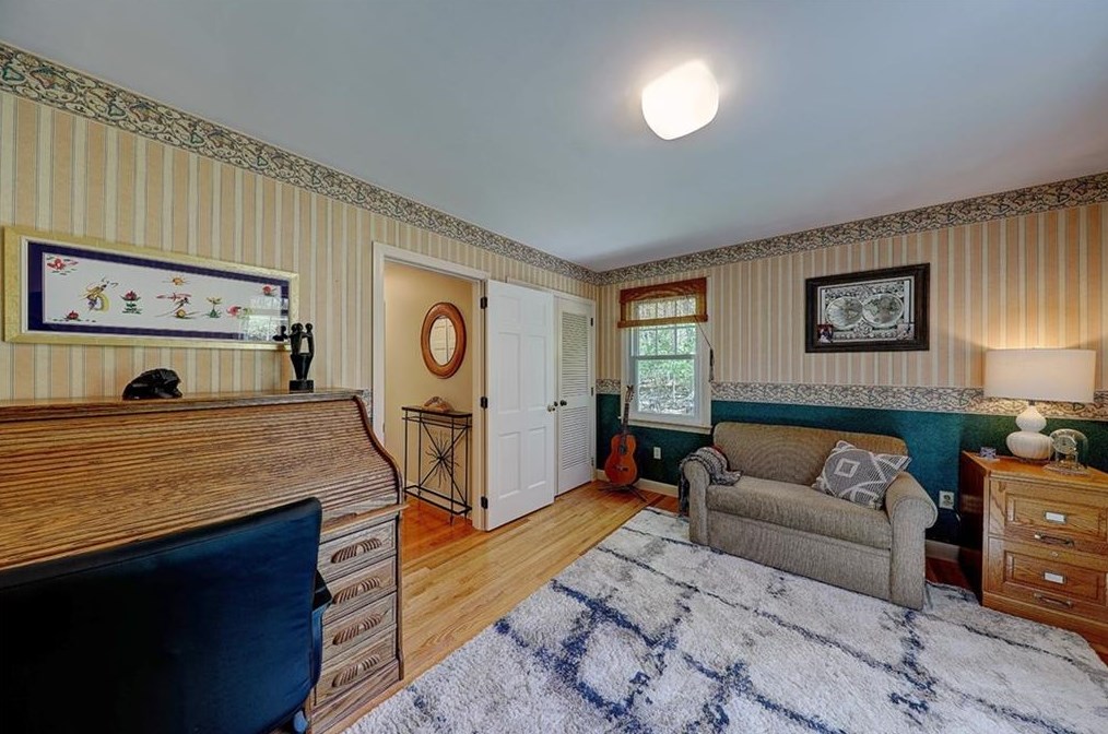 21 Lake Dr, Barrington RI  02806-2811 exterior