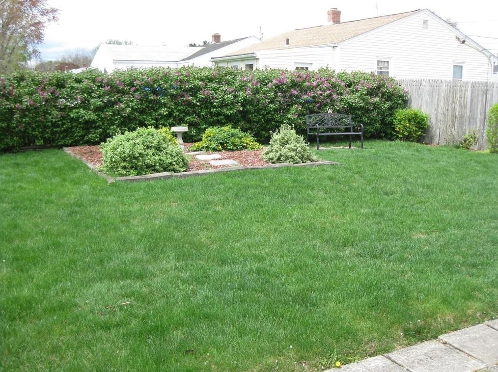 73 Memorial Dr, Pawtucket RI  02860-5530 exterior