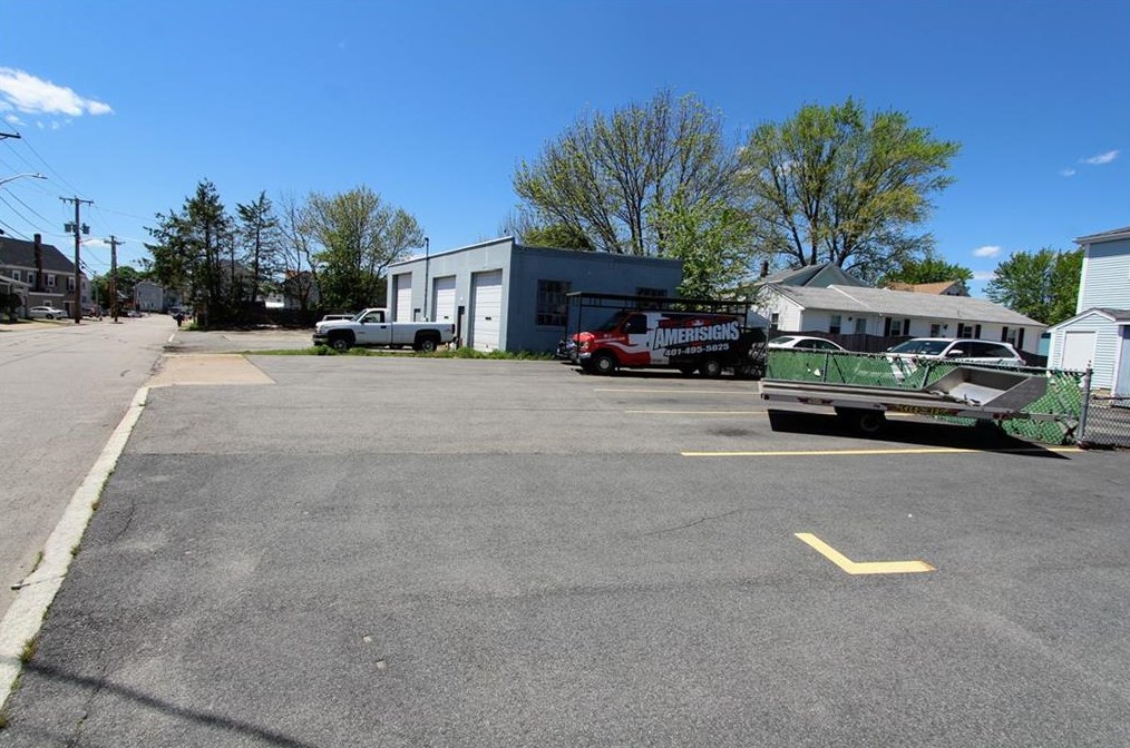 31 Foster St, Pawtucket RI  02861-1109 exterior