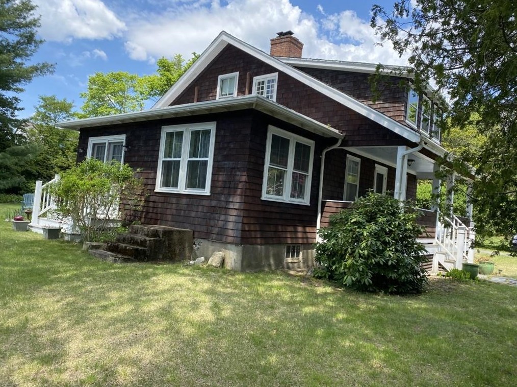 39 Grinnell St, Jamestown RI  02835-1240 exterior