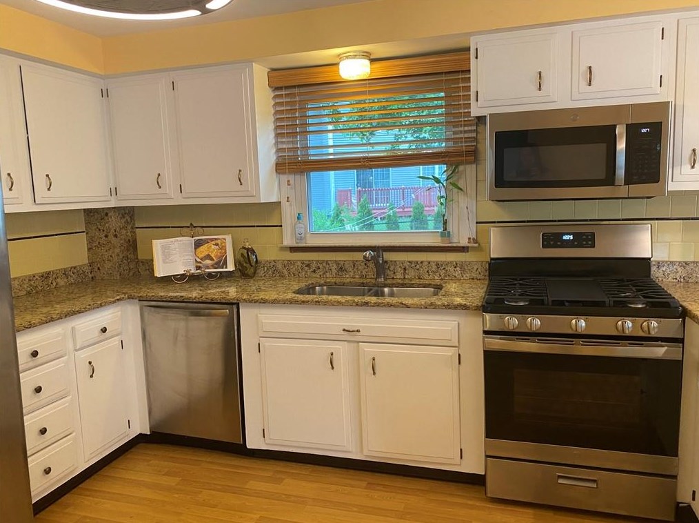 3 Cottage Cir, Cranston RI  02910-1107 exterior