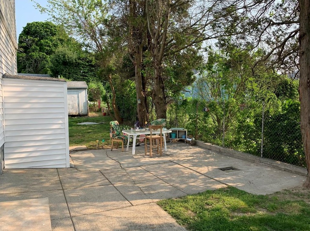 99 Yeoman Ave, Cranston RI 02920-2129 exterior