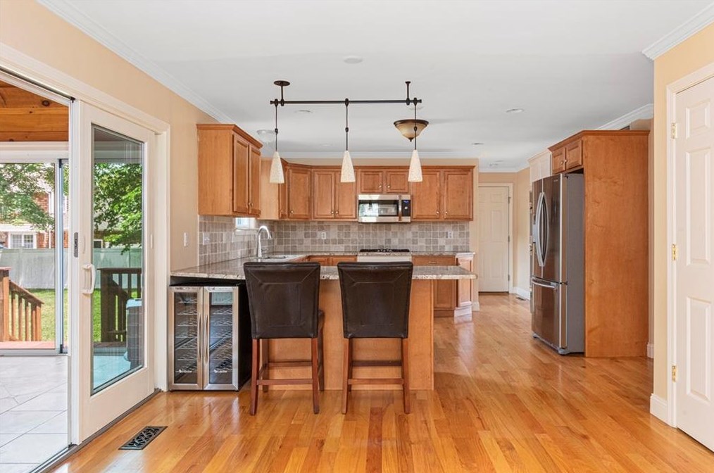 7 Hopeworth Ave, Bristol RI  02809-4105 exterior