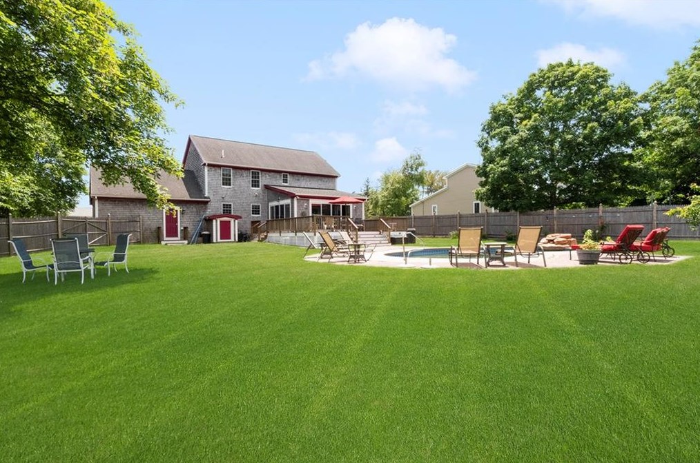 7 Hopeworth Ave, Bristol RI  02809-4105 exterior