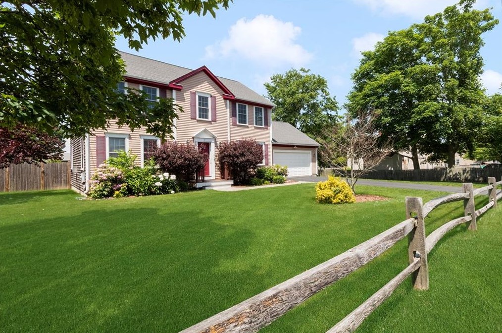 7 Hopeworth Ave, Bristol RI  02809-4105 exterior