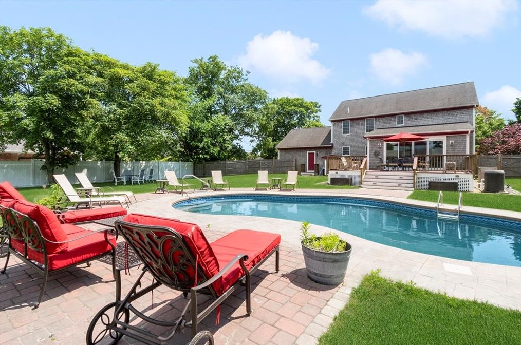 7 Hopeworth Ave, Bristol RI  02809-4105 exterior