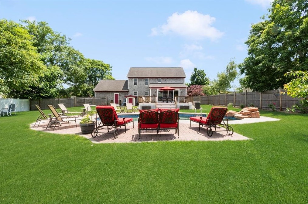 7 Hopeworth Ave, Bristol RI  02809-4105 exterior