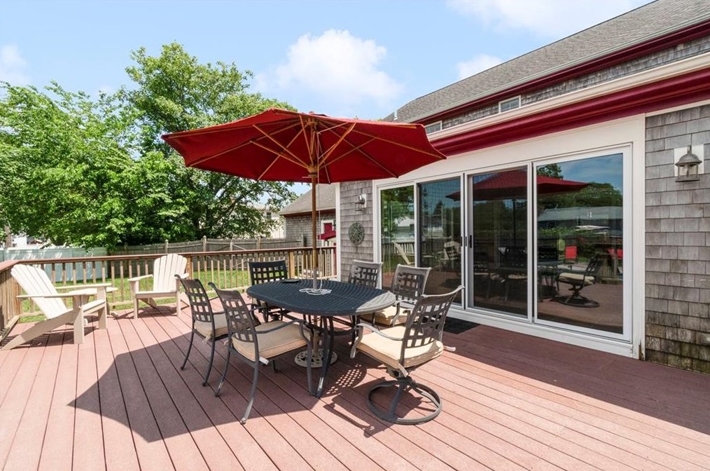 7 Hopeworth Ave, Bristol RI  02809-4105 exterior