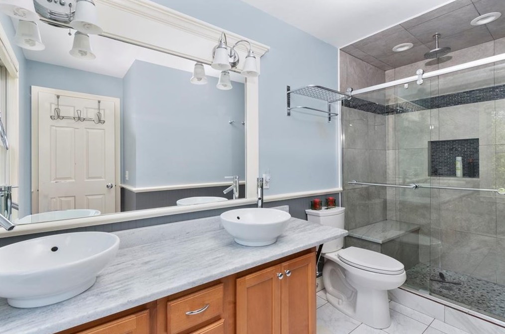 7 Hopeworth Ave, Bristol RI  02809-4105 exterior