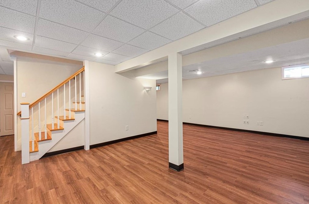 7 Hopeworth Ave, Bristol RI  02809-4105 exterior