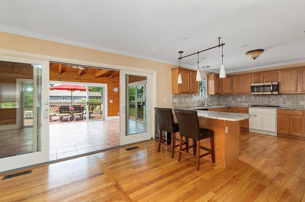 7 Hopeworth Ave, Bristol RI  02809-4105 exterior