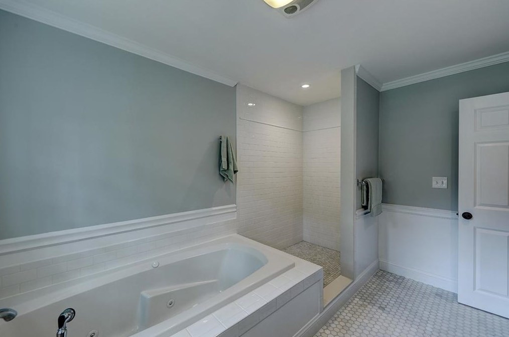 12 Fireside Dr, Barrington RI  02806-3223 exterior