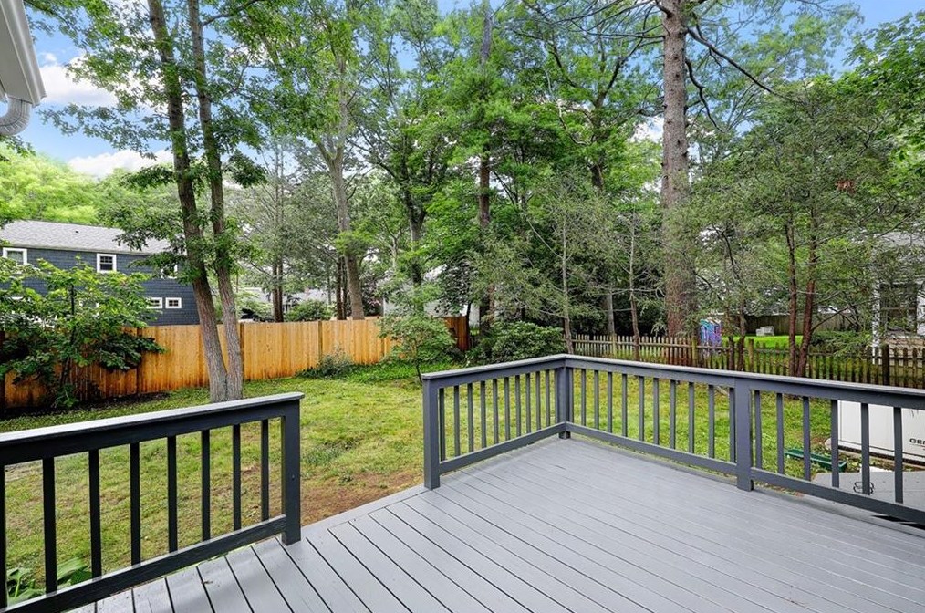 12 Fireside Dr, Barrington RI  02806-3223 exterior