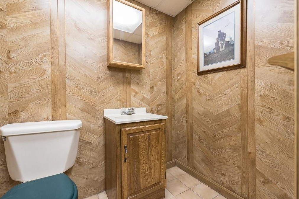 32 Cold Spring Dr, West Warwick RI  02893-3337 exterior