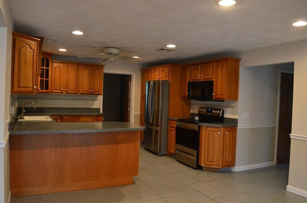 32 Cold Spring Dr, West Warwick RI  02893-3337 exterior