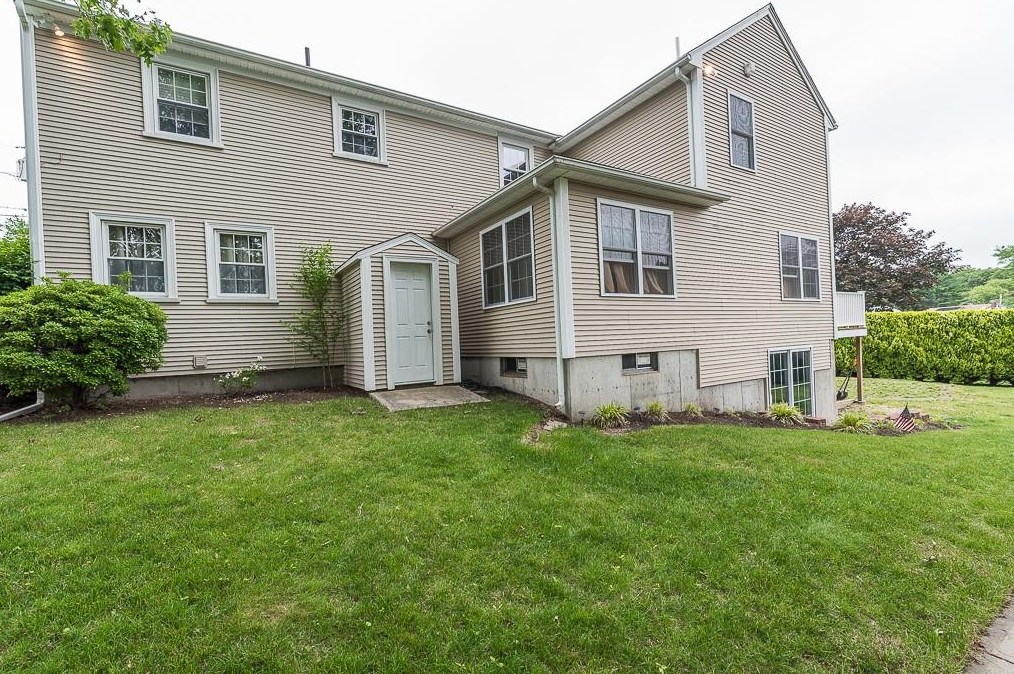 32 Cold Spring Dr, West Warwick RI  02893-3337 exterior