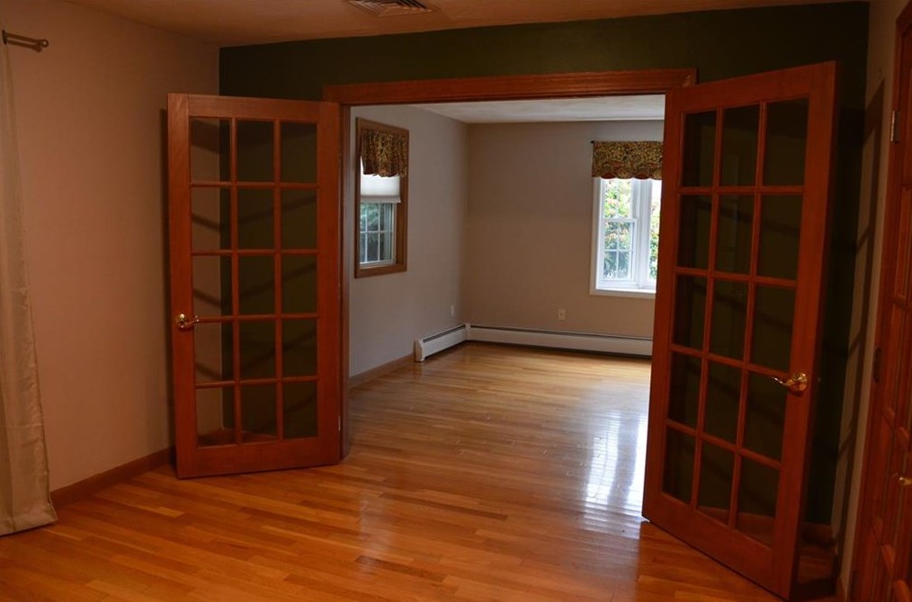 32 Cold Spring Dr, West Warwick RI  02893-3337 exterior