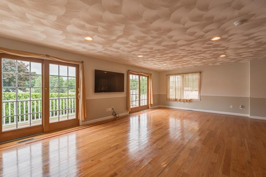 32 Cold Spring Dr, West Warwick RI  02893-3337 exterior