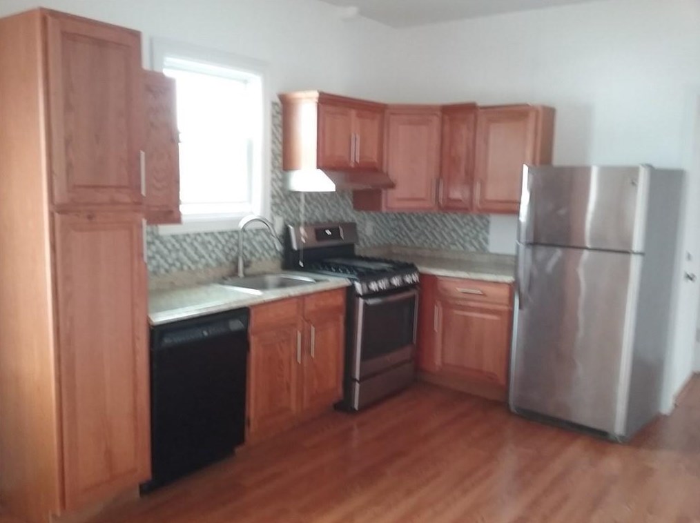 90 Clemence St, Cranston RI  02920-2513 exterior