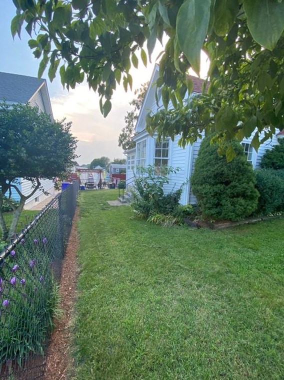 127 Dewolf Ave, Bristol RI  02809-3623 exterior