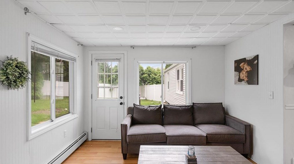 138 Scenic Dr, Cranston RI  02920-3142 exterior