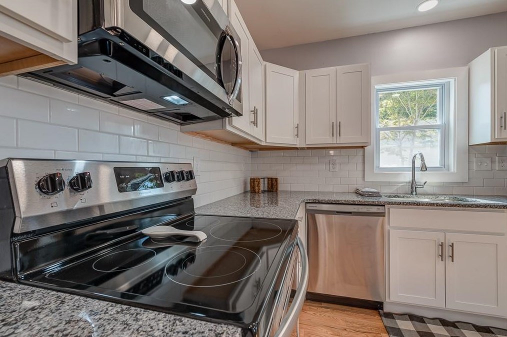 49 Randall St, Cranston RI  02920-5023 exterior