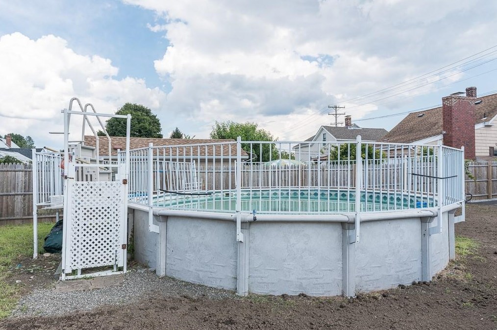 49 Randall St, Cranston RI  02920-5023 exterior