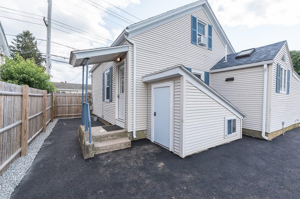 49 Randall St, Cranston RI  02920-5023 exterior