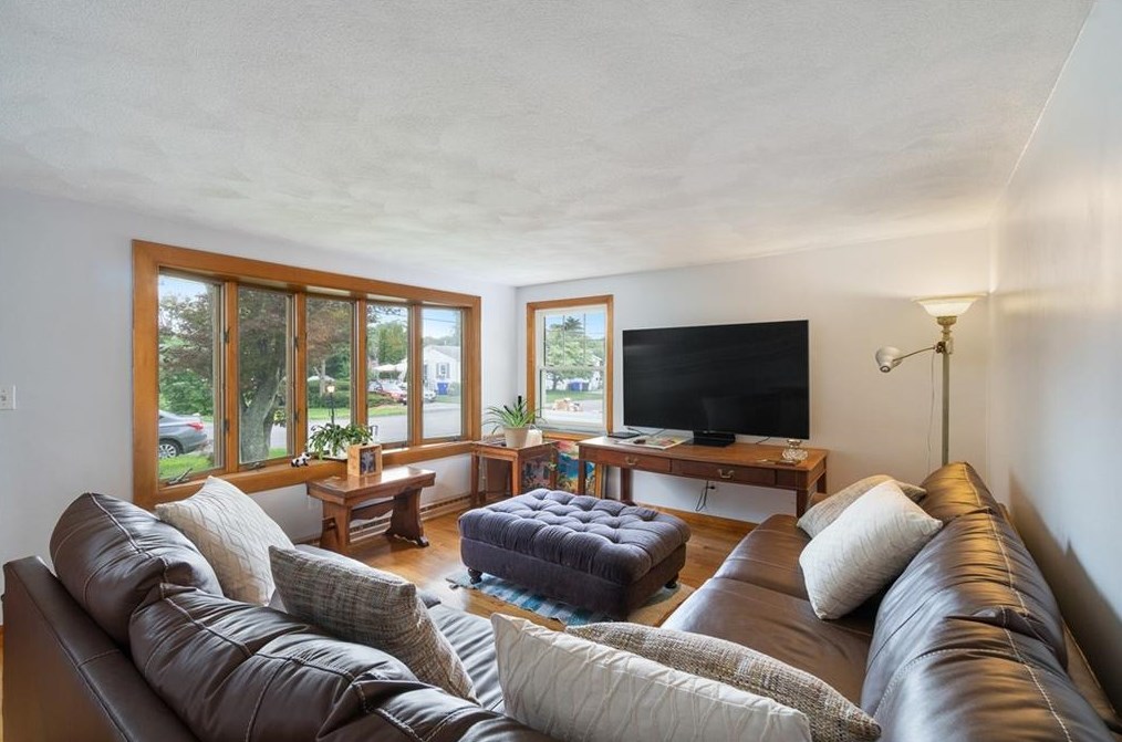 21 Brookside Ave, North Providence RI  02911-1510 exterior