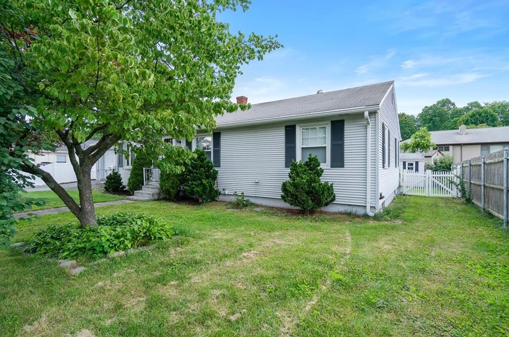 21 Brookside Ave, North Providence RI  02911-1510 exterior