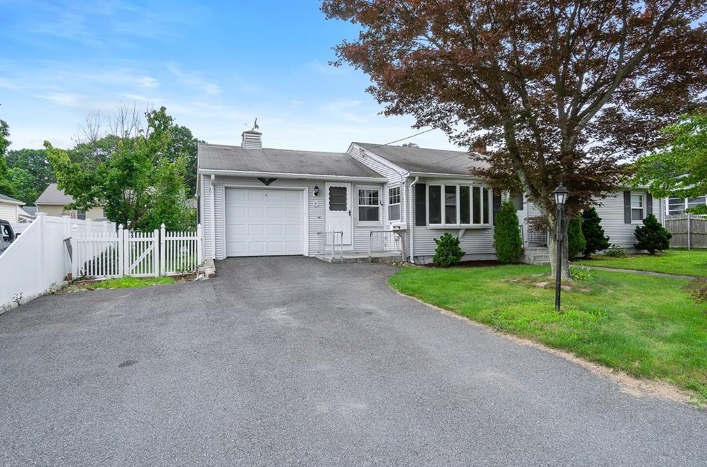 21 Brookside Ave, North Providence RI  02911-1510 exterior