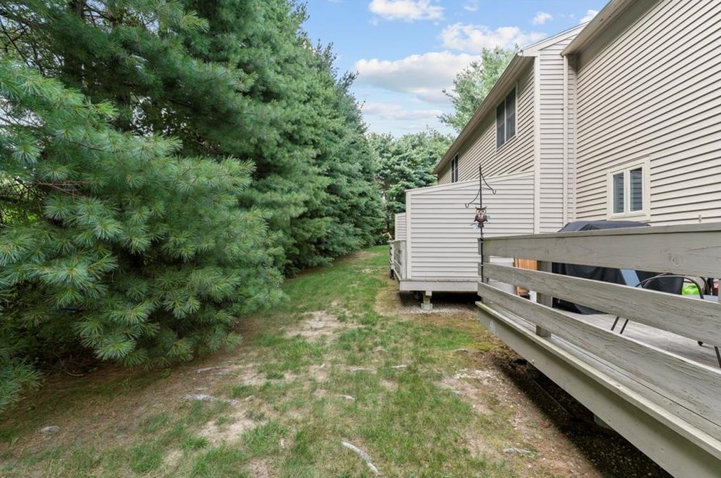 20 Tamarac Dr, Smithfield RI  02828-2537 exterior